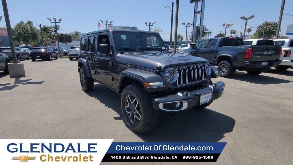 Used 2025 Jeep Wrangler Unlimited Sahara AWD/4WD image 3