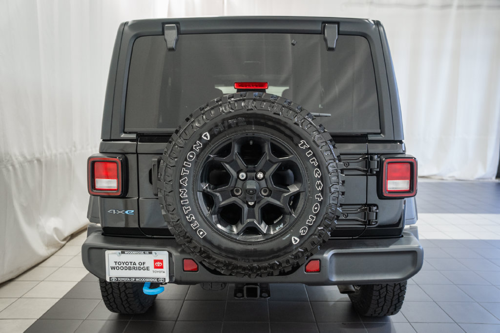 Used 2023 Jeep Wrangler Unlimited w/ Cold Weather Group AWD/4WD image 5