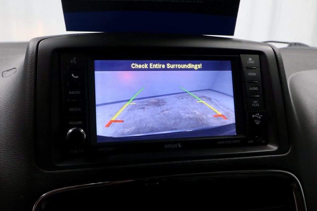 Used 2018 Dodge Grand Caravan SE w/ UConnect Hands-Free Group image 2