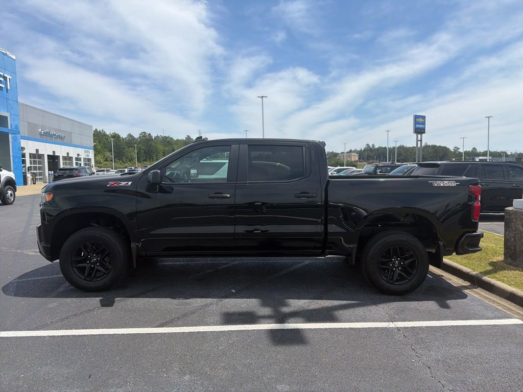 Used 2021 Chevrolet Silverado 1500 Custom Trail Boss w/ Midnight Edition AWD/4WD image 2