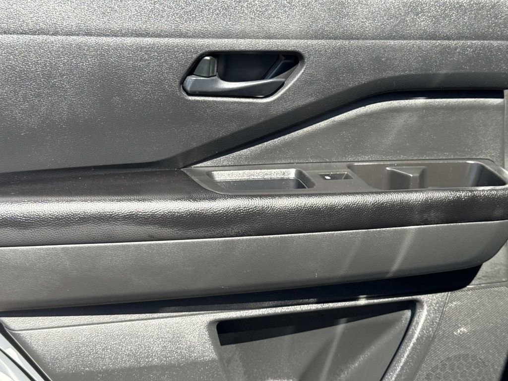 Certified 2024 Nissan Pathfinder SV FWD image 12