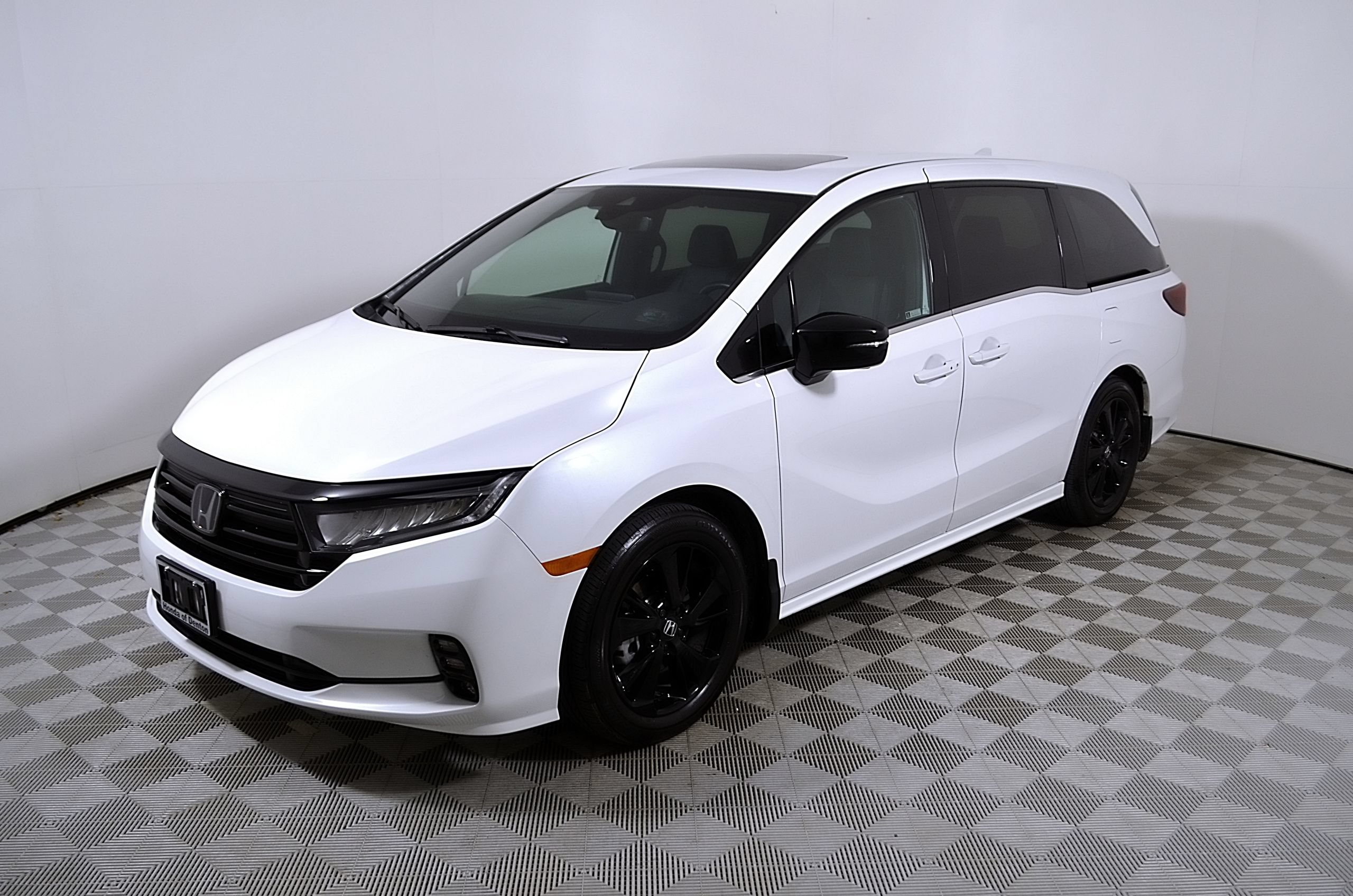 Used 2024 Honda Odyssey Sport image 3