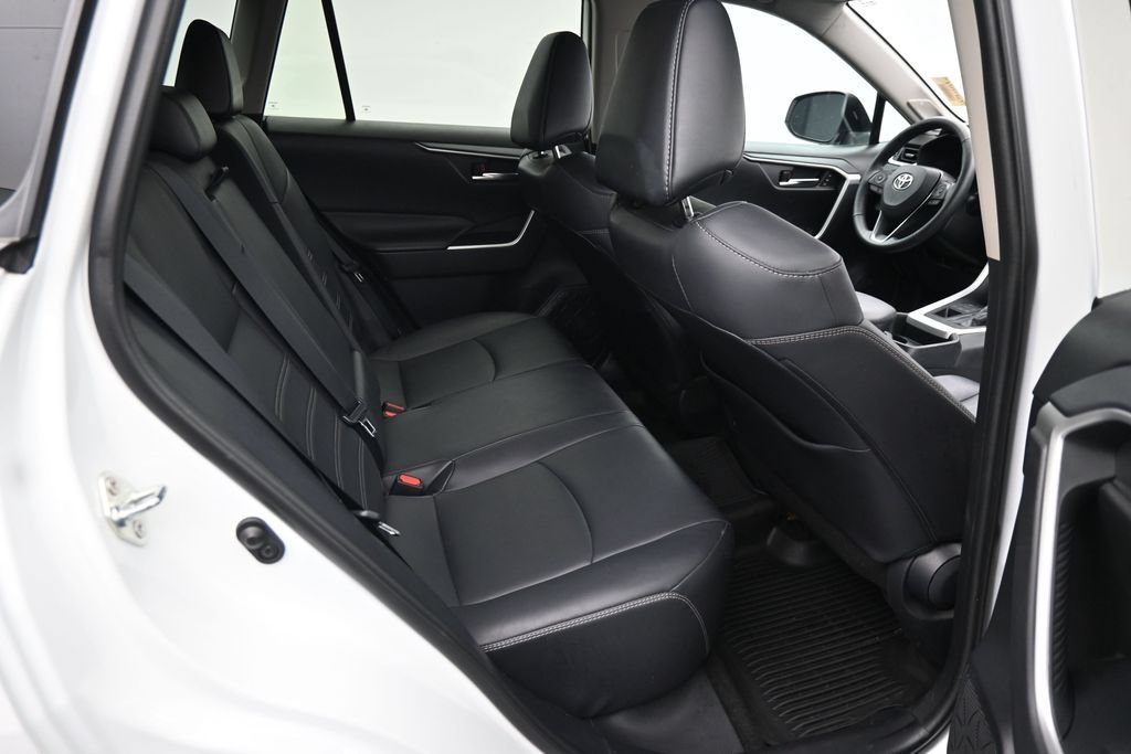 Used 2019 Toyota RAV4 XLE Premium w/ Cold Weather Package AWD/4WD image 13