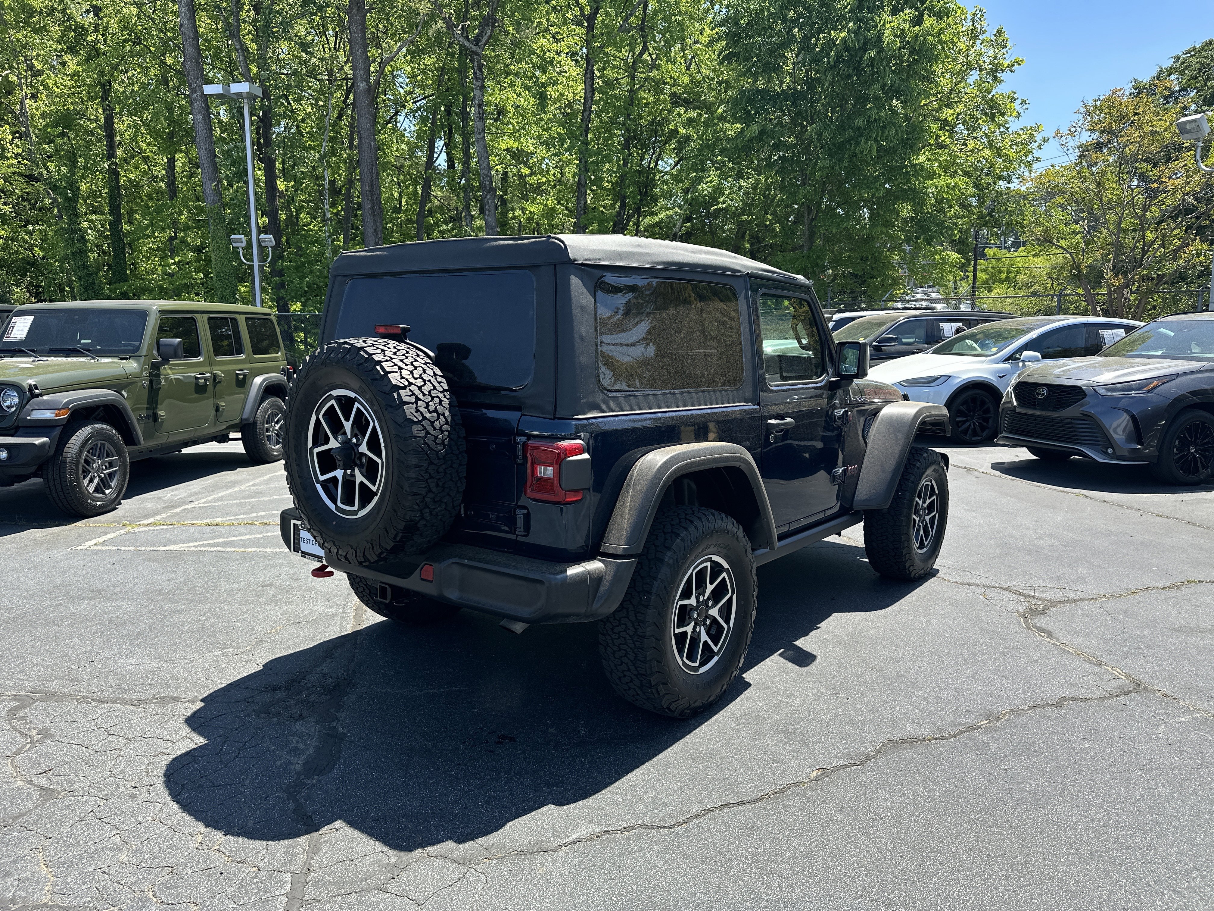 Used 2025 Jeep Wrangler Rubicon w/ Convenience Group AWD/4WD image 9