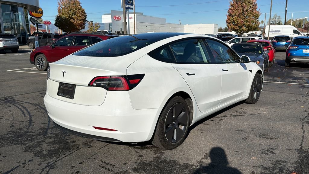 Used 2023 Tesla Model 3 Standard Range image 4