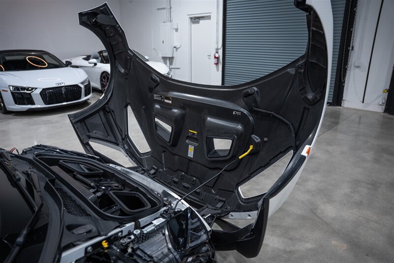 Used 2022 Lamborghini Huracan STO RWD image 39