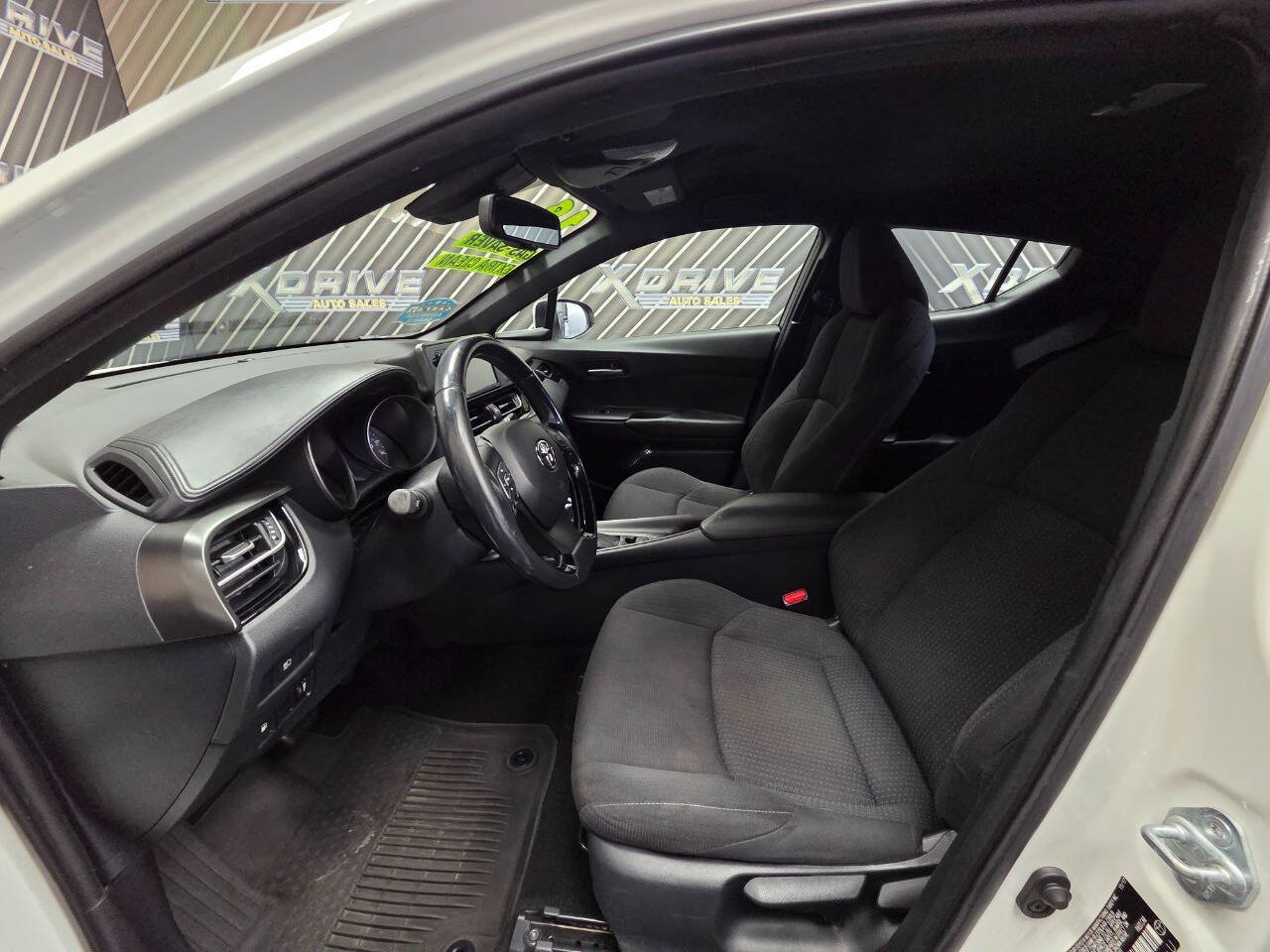 Used 2018 Toyota C-HR XLE FWD image 16