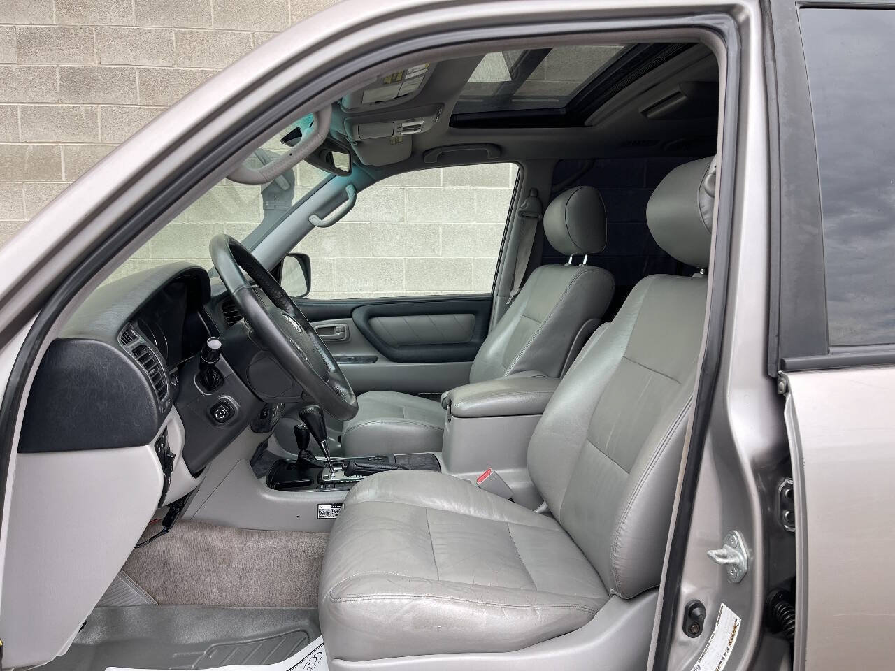 Used 2004 Toyota Land Cruiser AWD/4WD image 15