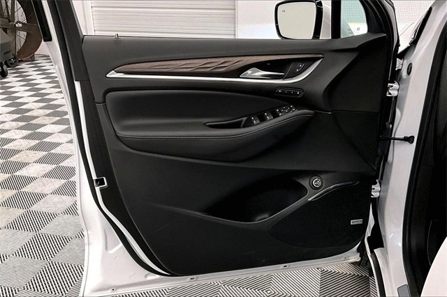 Used 2024 Buick Enclave Avenir image 17