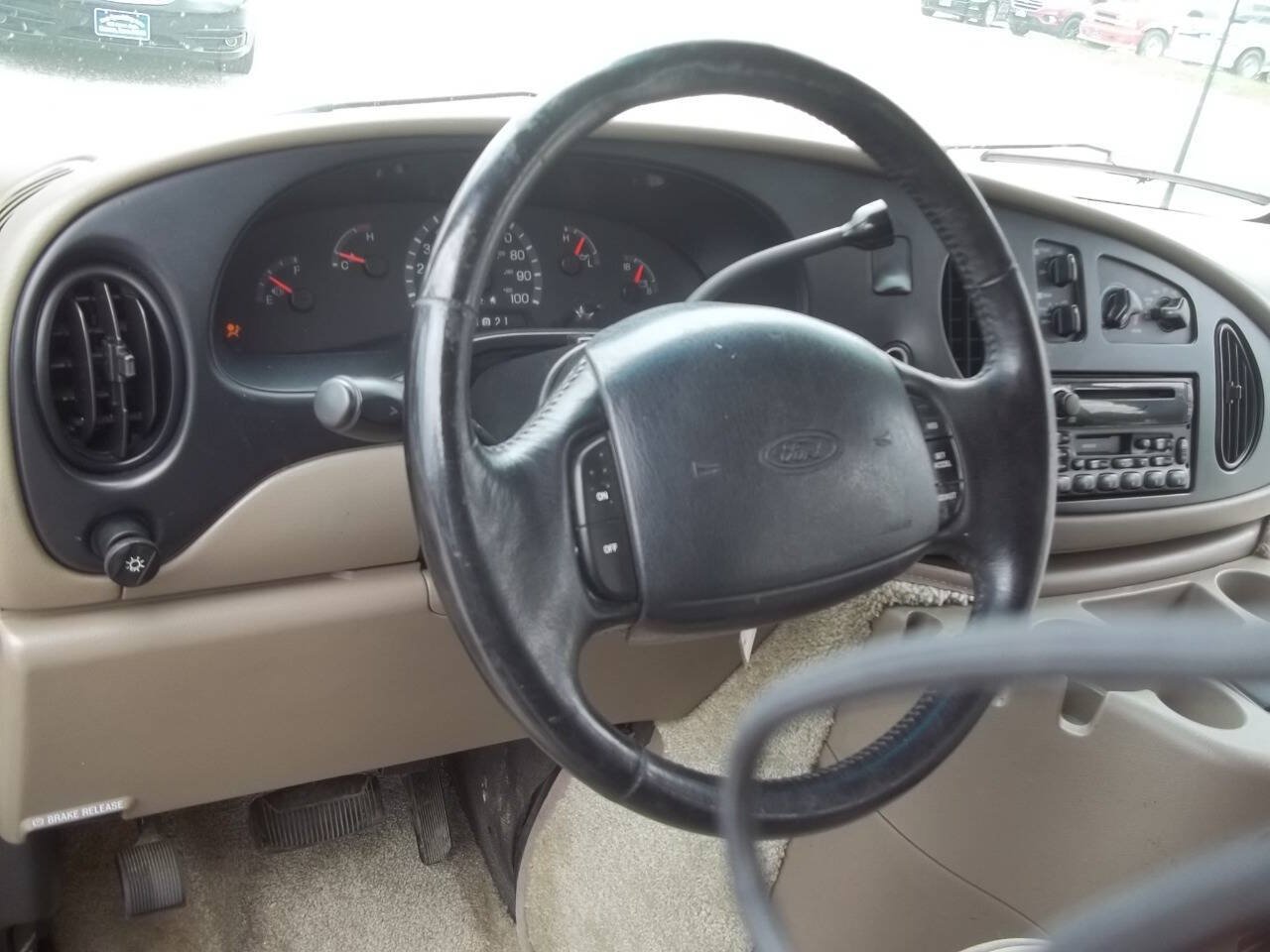 Used 2001 Ford E-150 and Econoline 150 RWD image 17