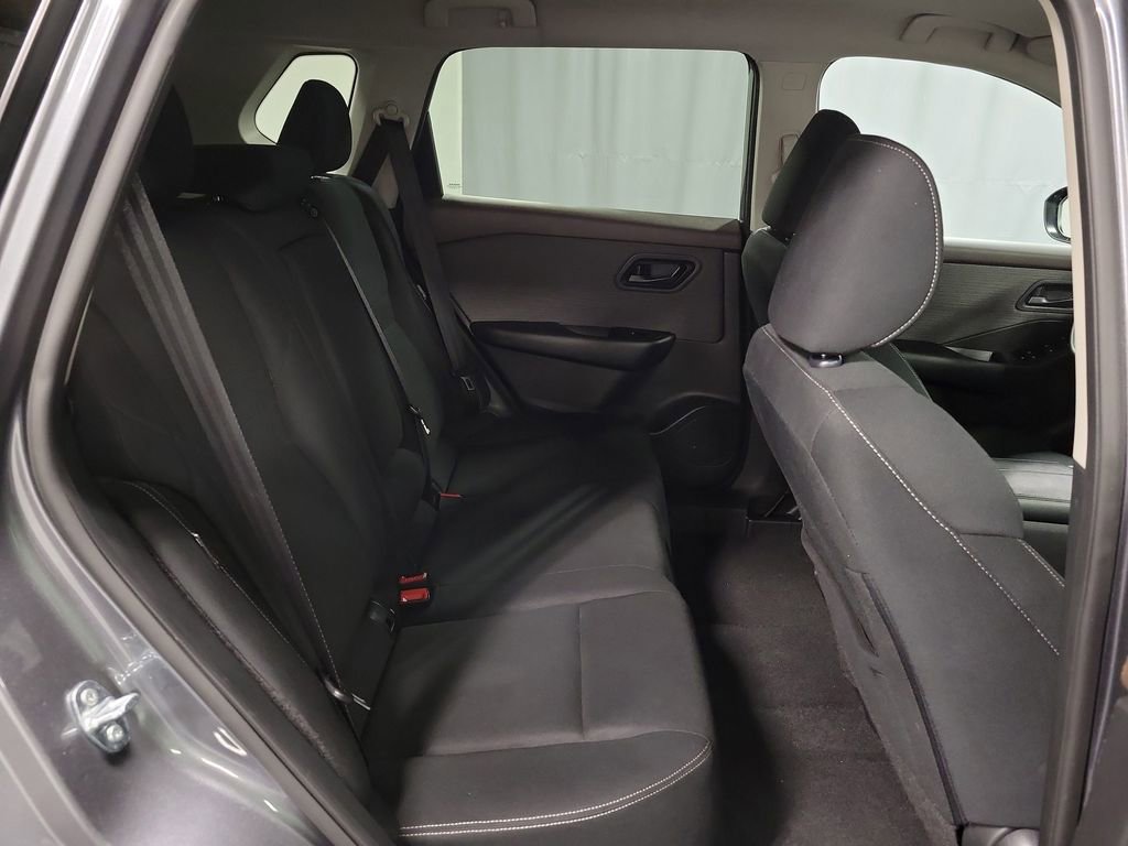 Used 2023 Nissan Rogue S image 23