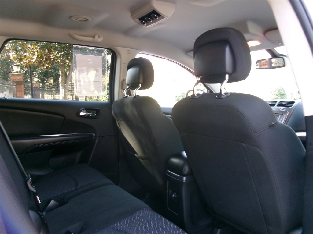 Used 2019 Dodge Journey SE w/ Connectivity Group FWD image 21