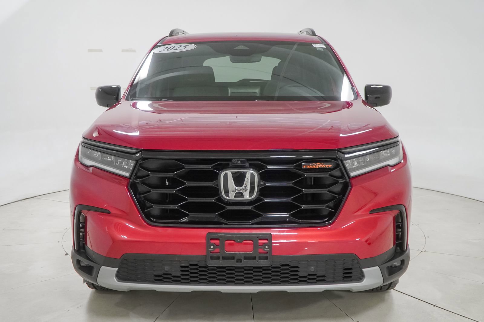 Certified 2025 Honda Pilot TrailSport image 3