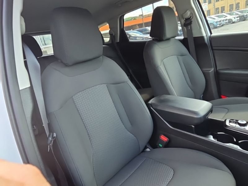 Used 2025 Kia Sportage LX AWD/4WD image 14