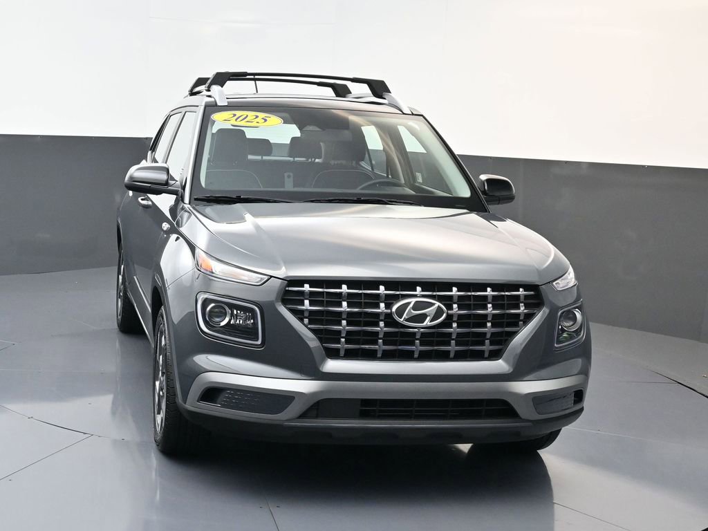 Used 2025 Hyundai Venue Limited image 9