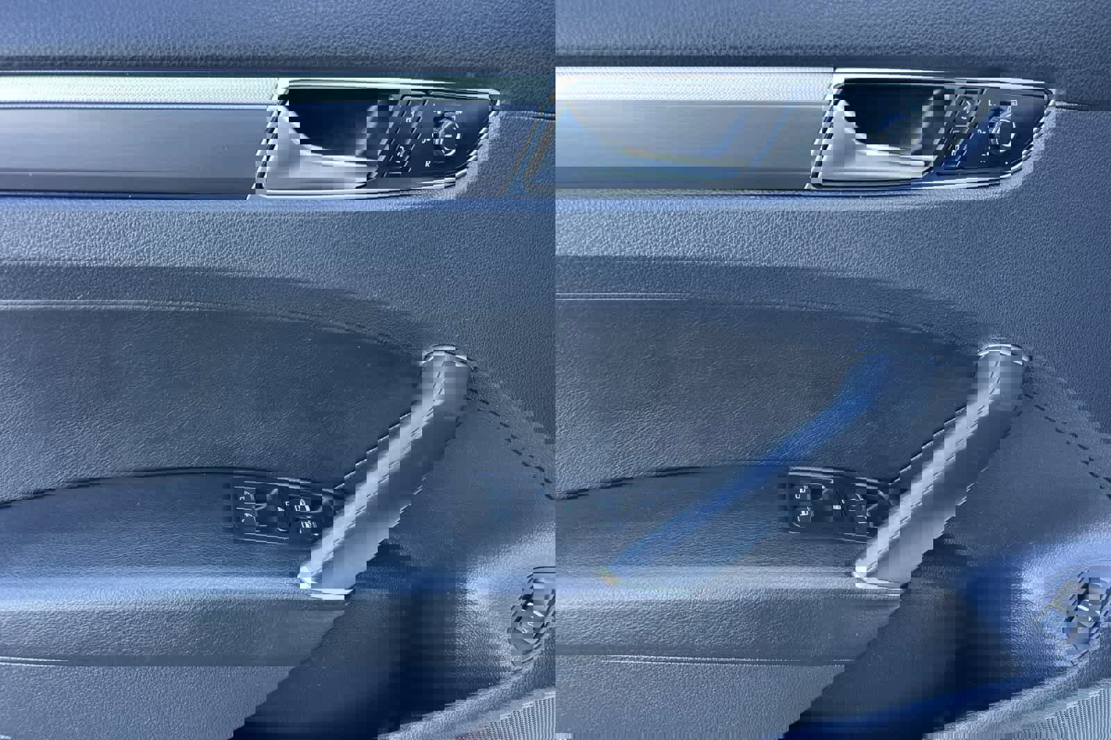 Used 2017 Volkswagen Passat 1.8T R-Line w/ R-Line Lighting Package image 12