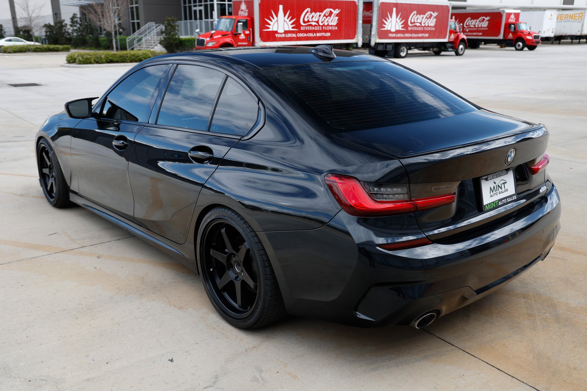 Used 2020 BMW 330i Sedan w/ M Sport Package RWD image 10
