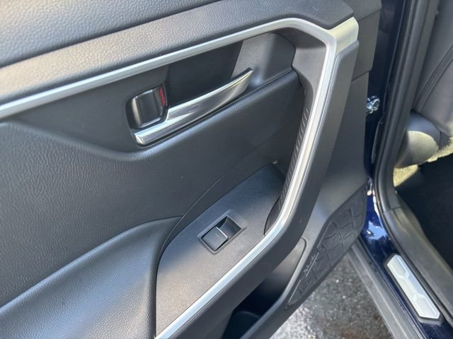 Used 2022 Toyota RAV4 XLE Premium image 19