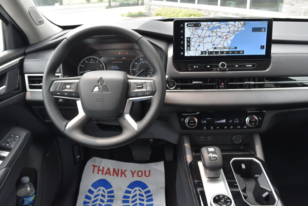 New 2025 Mitsubishi Outlander AWD image 10