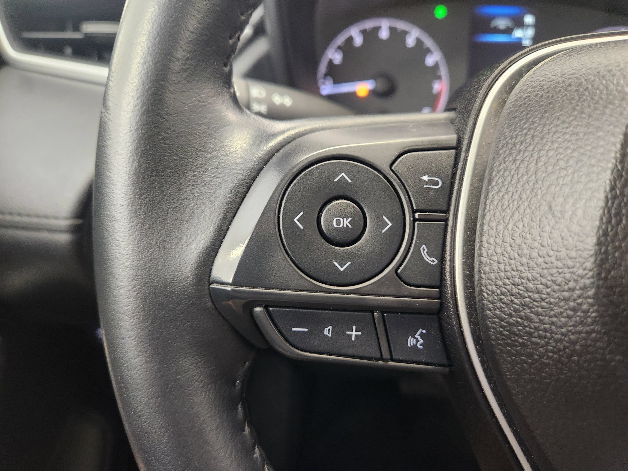 Used 2025 Toyota Corolla Cross LE FWD image 28