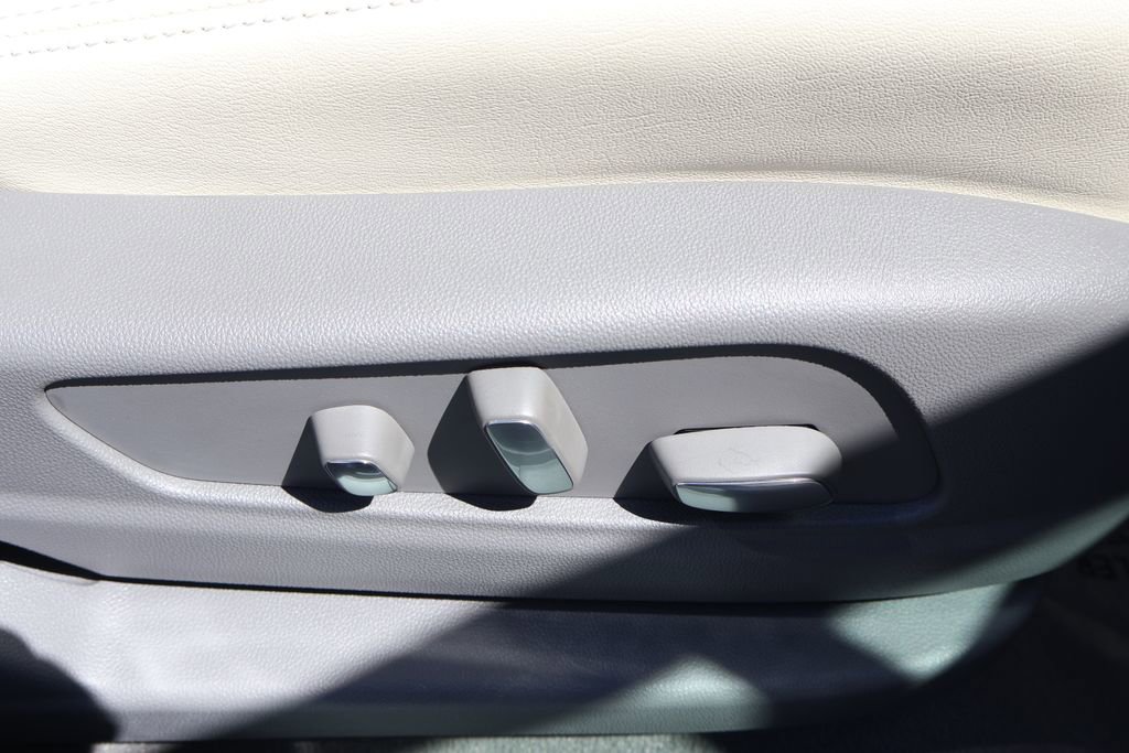 Used 2025 Cadillac XT6 Premium Luxury w/ Technology Package image 48