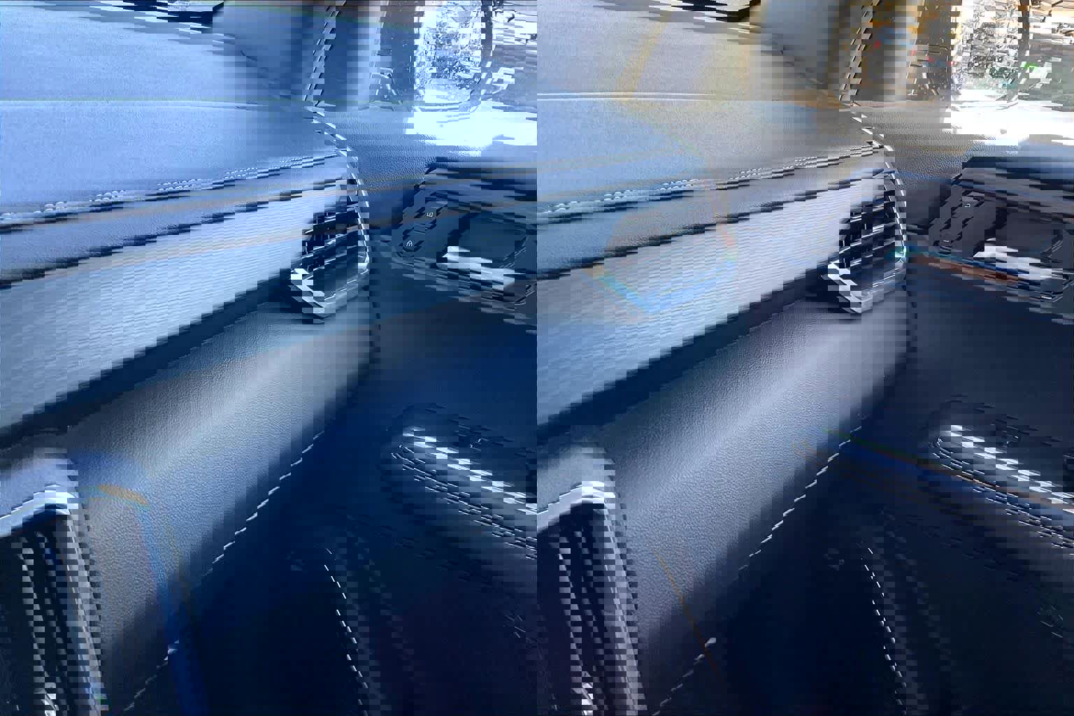 Used 2025 GMC Acadia Elevation image 31