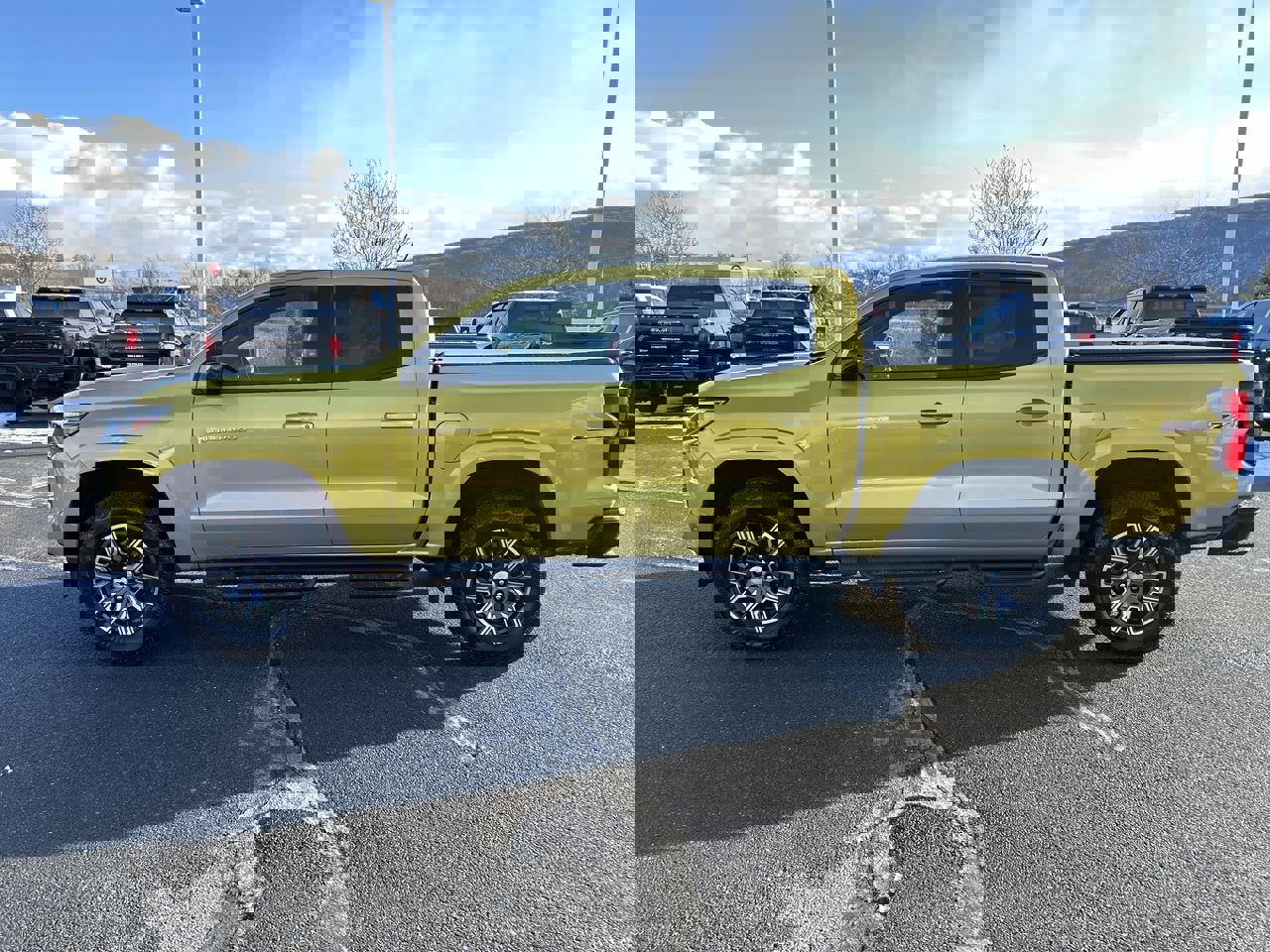 Used 2023 Chevrolet Colorado Z71 w/ Z71 Convenience Package 2 image 4