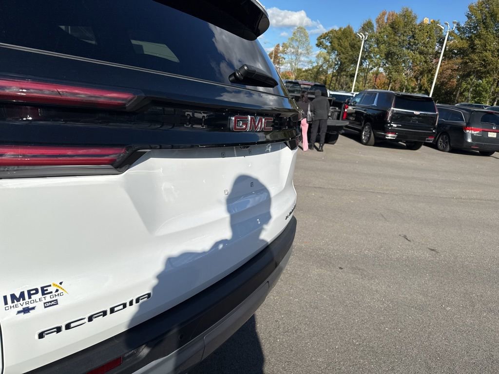 Used 2025 GMC Acadia Elevation FWD image 32