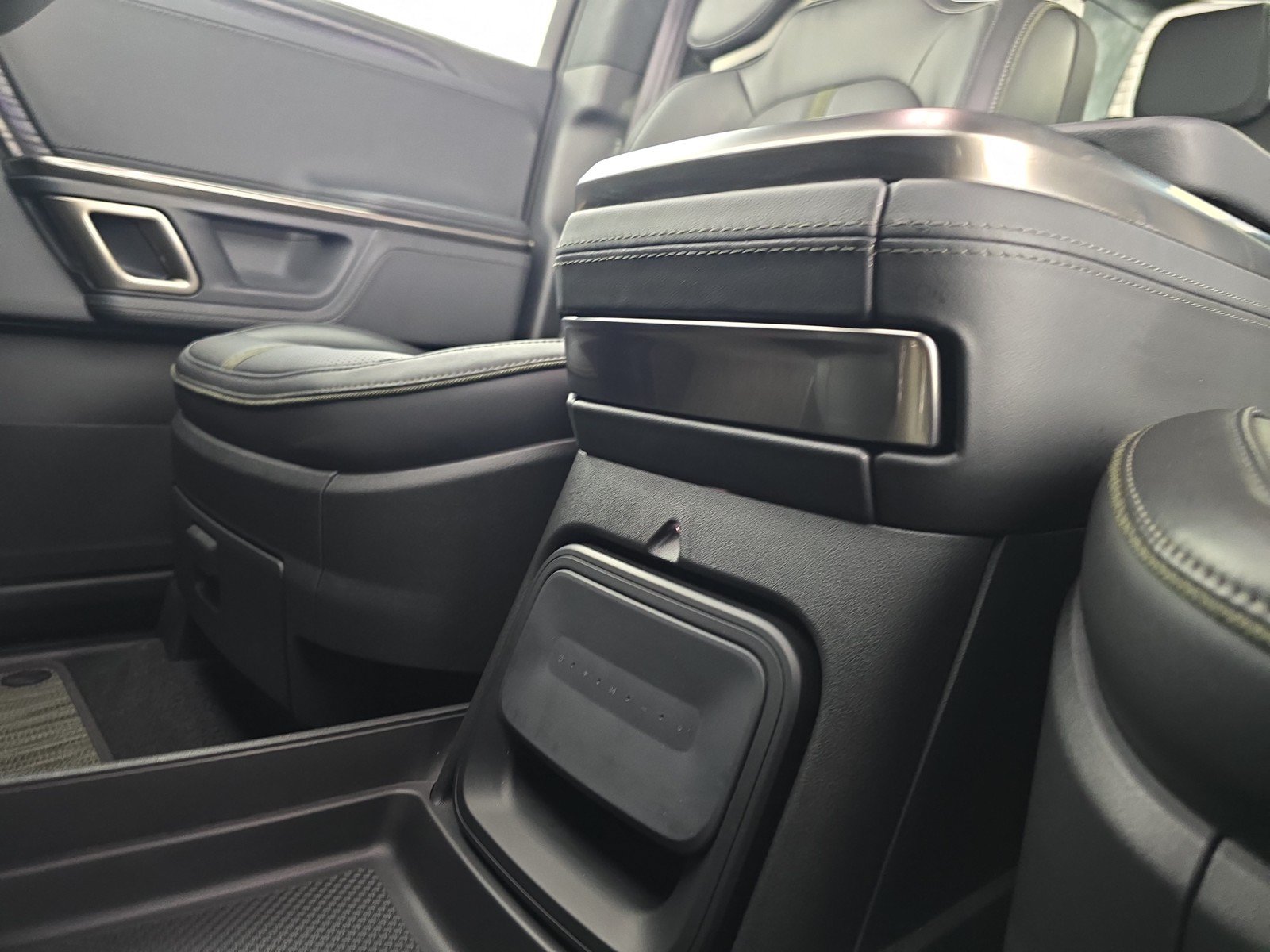 Used 2024 Rivian R1T Adventure AWD/4WD image 29