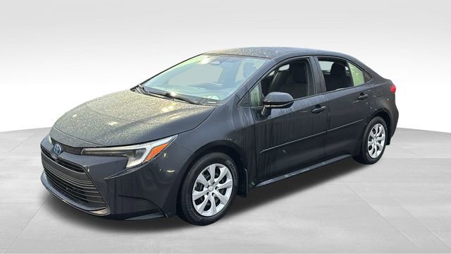 Used 2024 Toyota Corolla LE image 2