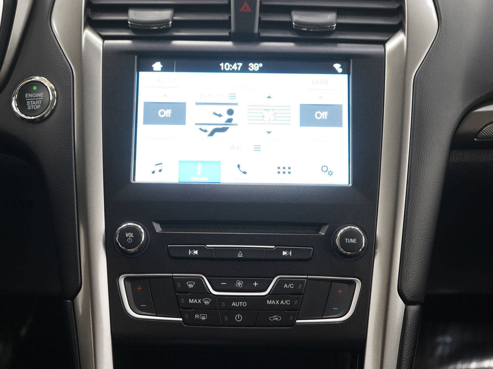 Used 2017 Ford Fusion SE w/ Fusion SE Technology Package image 15