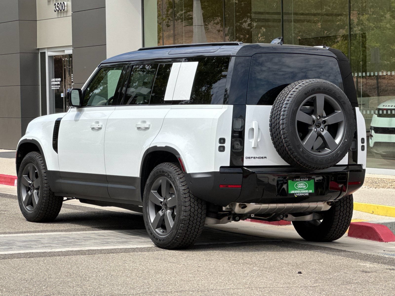New 2026 Land Rover Defender 110 S AWD/4WD image 4