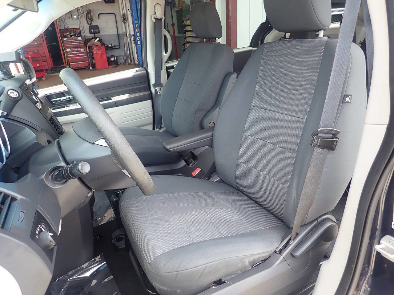 Used 2008 Dodge Grand Caravan SE FWD image 9