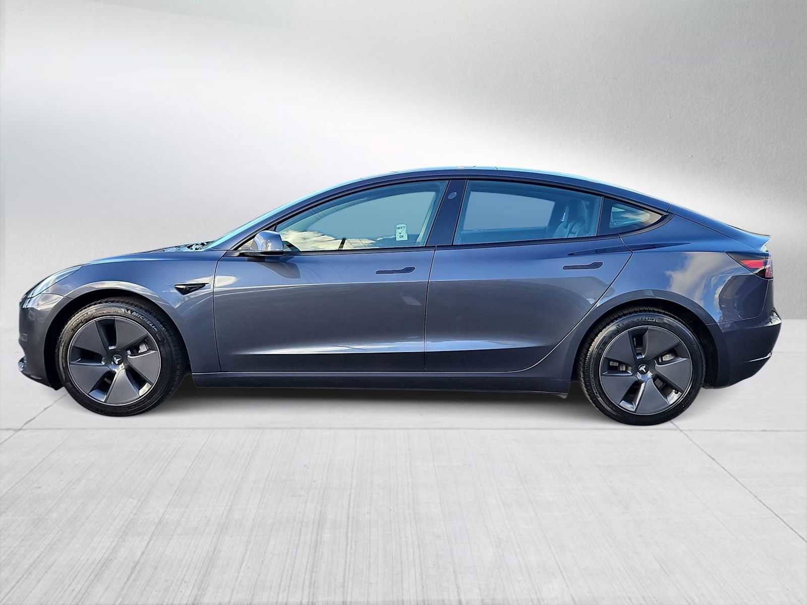 Used 2023 Tesla Model 3 Standard Range image 5