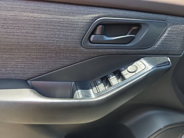 Used 2023 Nissan Rogue S FWD image 7