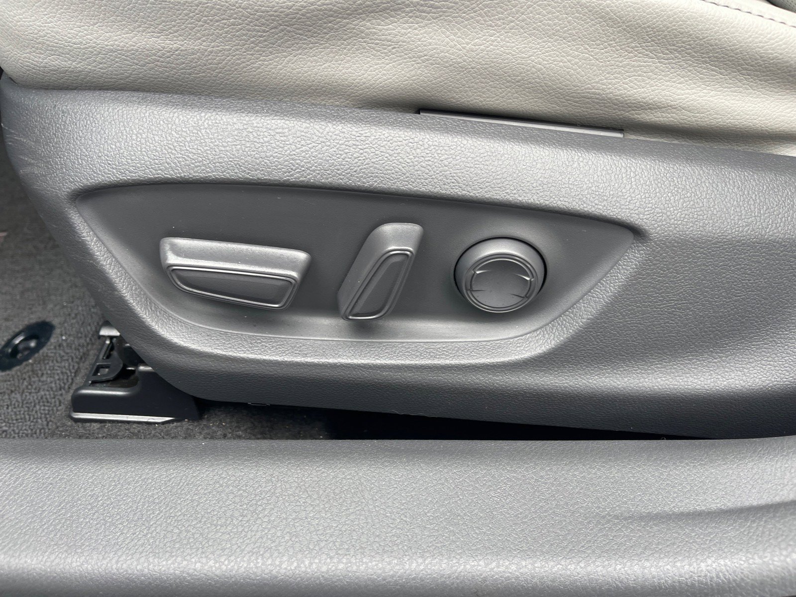 Used 2021 Toyota Camry XLE image 9