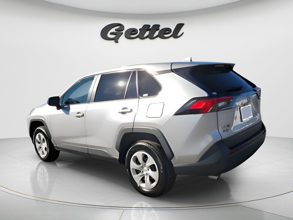 Used 2024 Toyota RAV4 LE FWD image 4