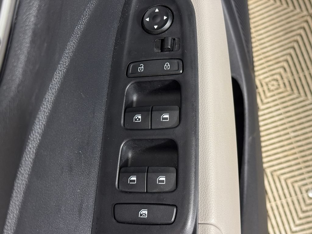 Certified 2026 Hyundai Venue SEL FWD image 35