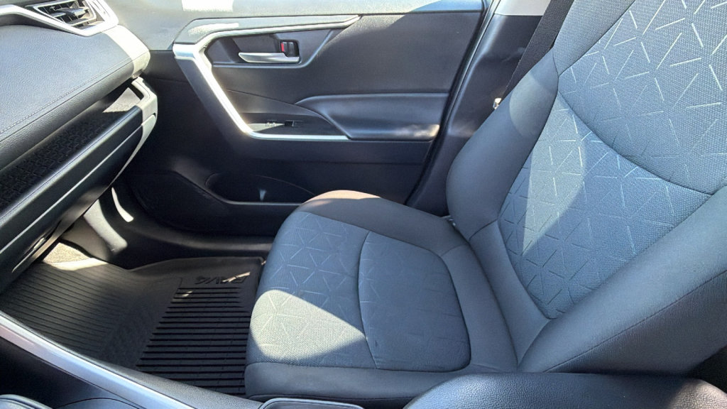 Certified 2025 Toyota RAV4 XLE AWD/4WD image 12