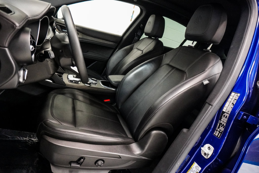 Used 2023 Alfa Romeo Stelvio Ti AWD/4WD image 6
