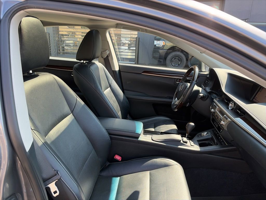 Used 2014 Lexus ES 350 w/ Luxury Package FWD image 9