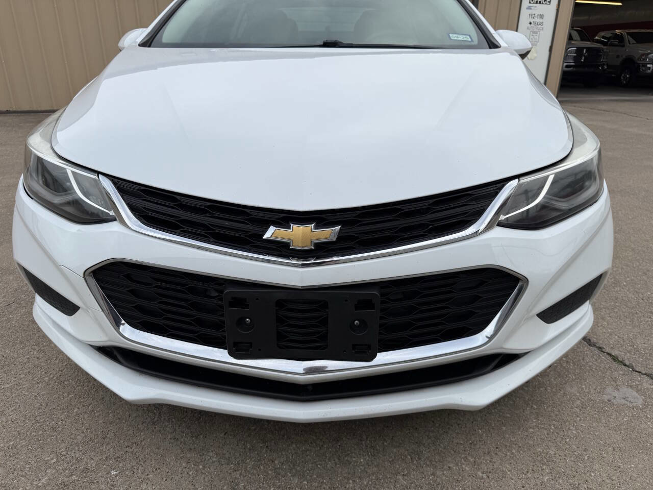 Used 2017 Chevrolet Cruze LT image 10
