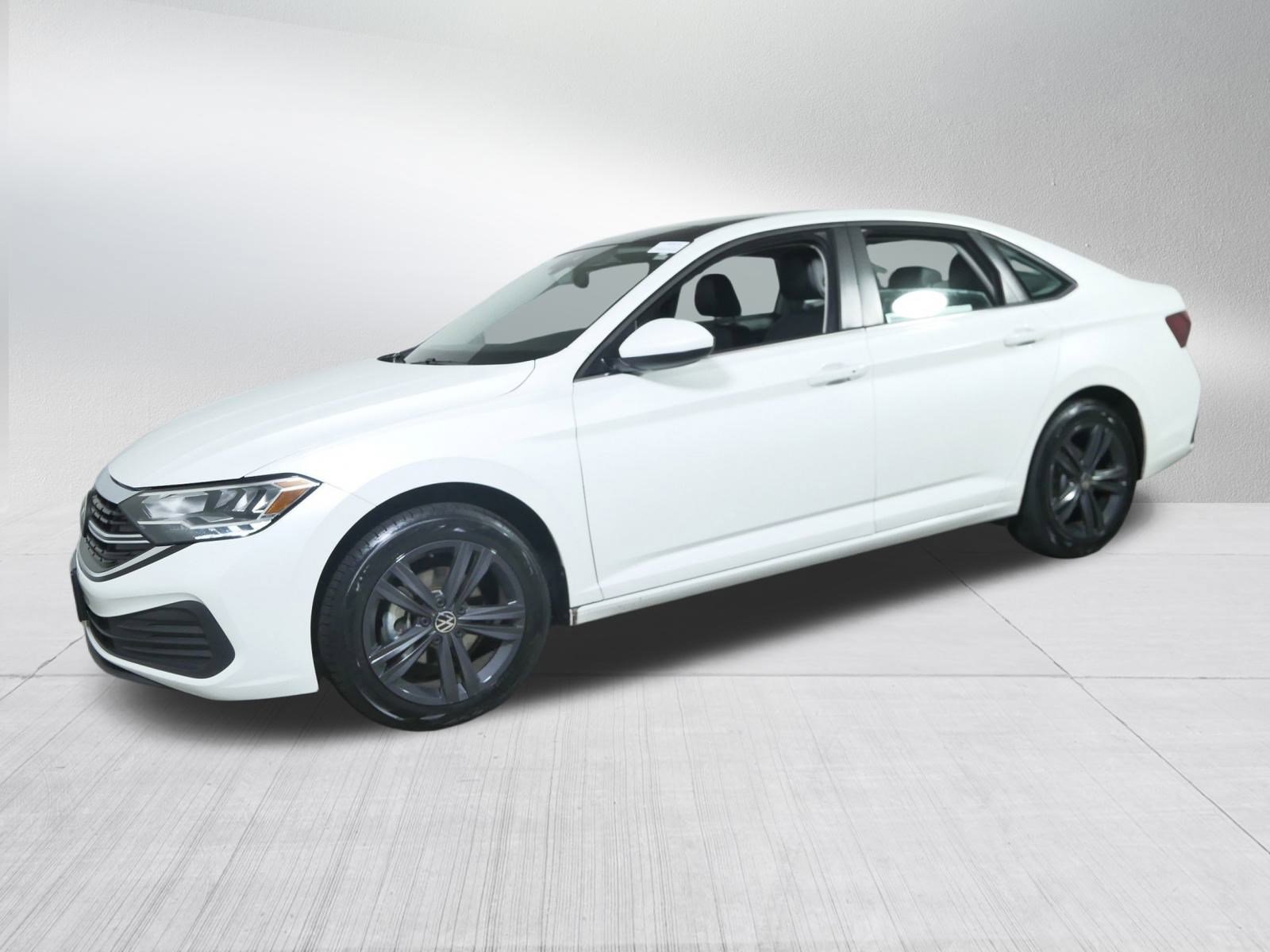 Certified 2022 Volkswagen Jetta SE w/ Panoramic Sunroof Package image 3