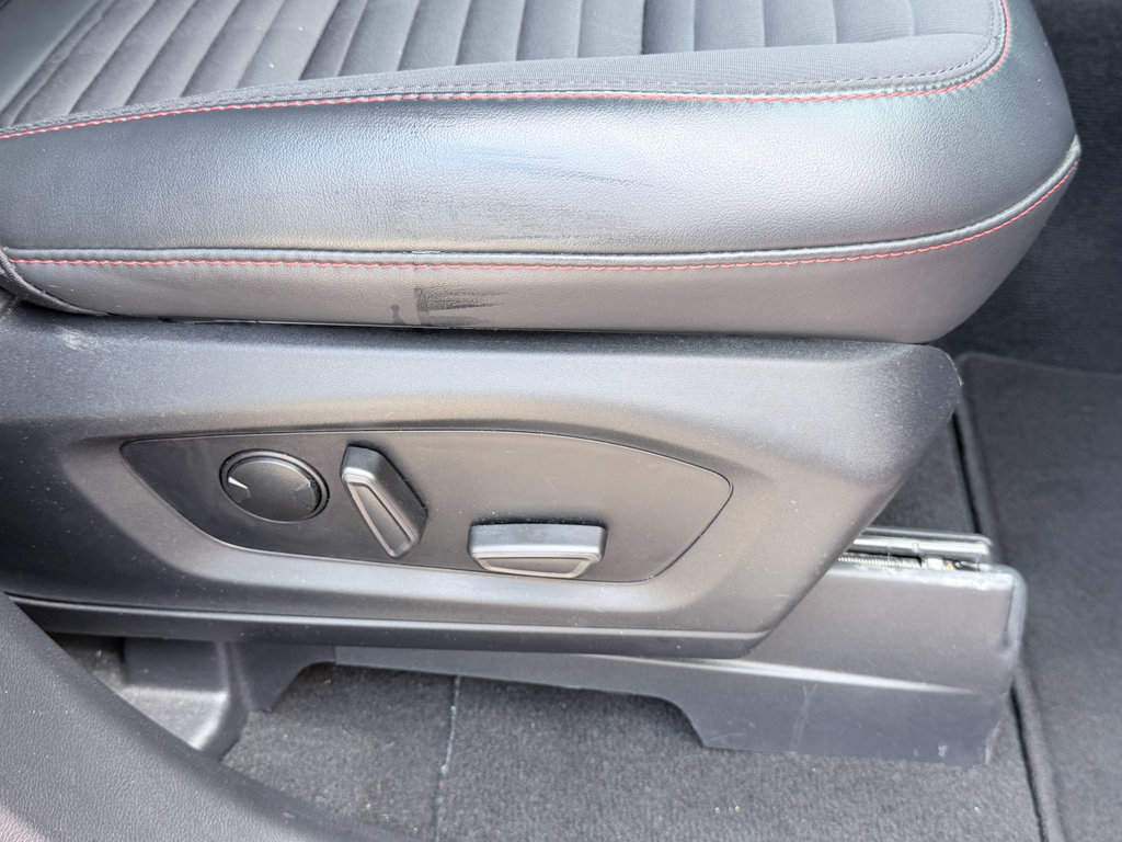 Used 2025 Ford Explorer ST-Line w/ ST-Line Street Pack AWD/4WD image 27