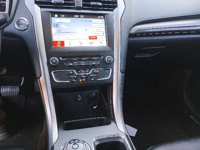 Used 2017 Ford Fusion SE w/ Equipment Group 201A FWD image 10