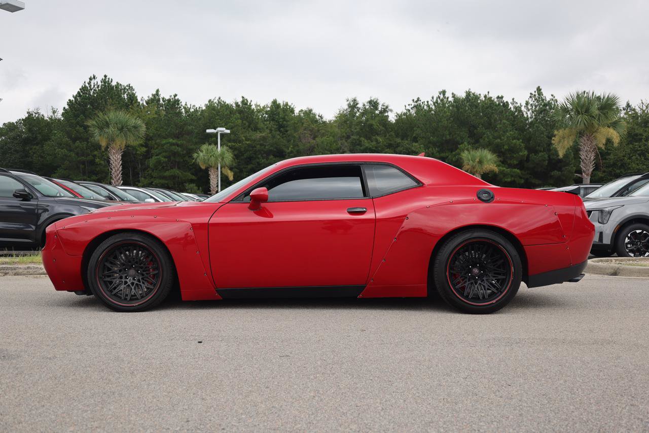 Used 2016 Dodge Challenger SRT Hellcat RWD image 2