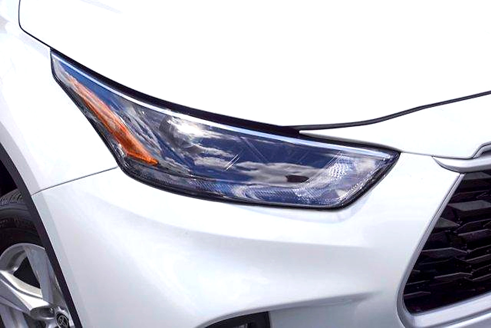 Certified 2025 Toyota Highlander LE AWD/4WD image 2