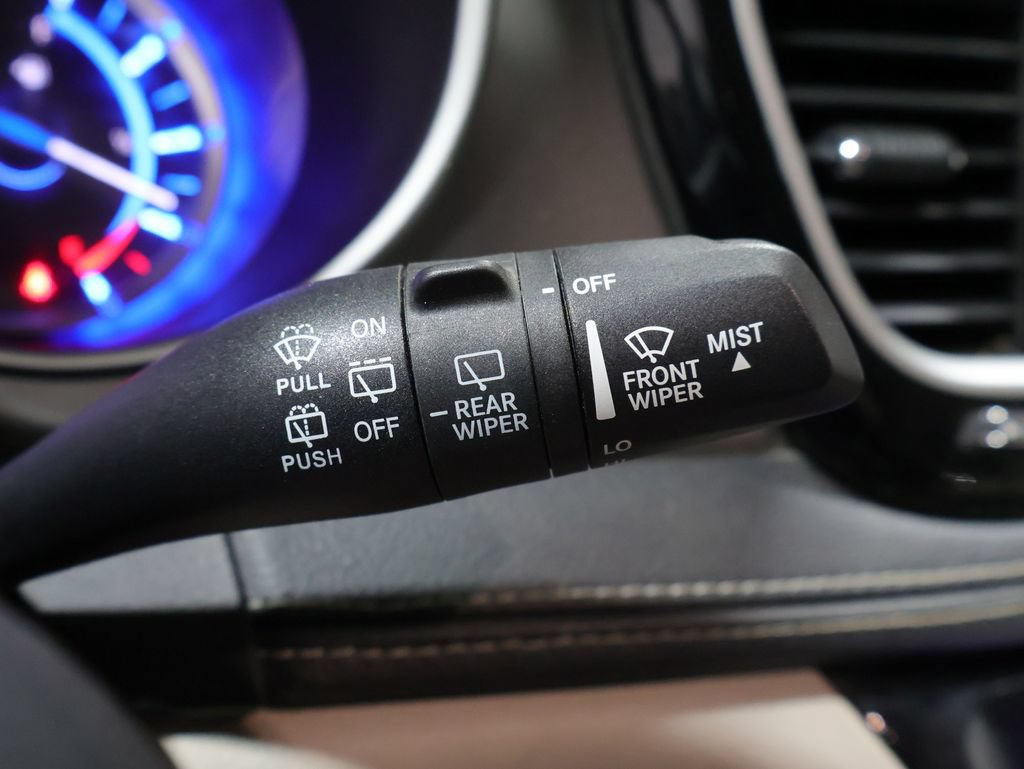 Used 2021 Chrysler Pacifica Touring-L FWD image 42
