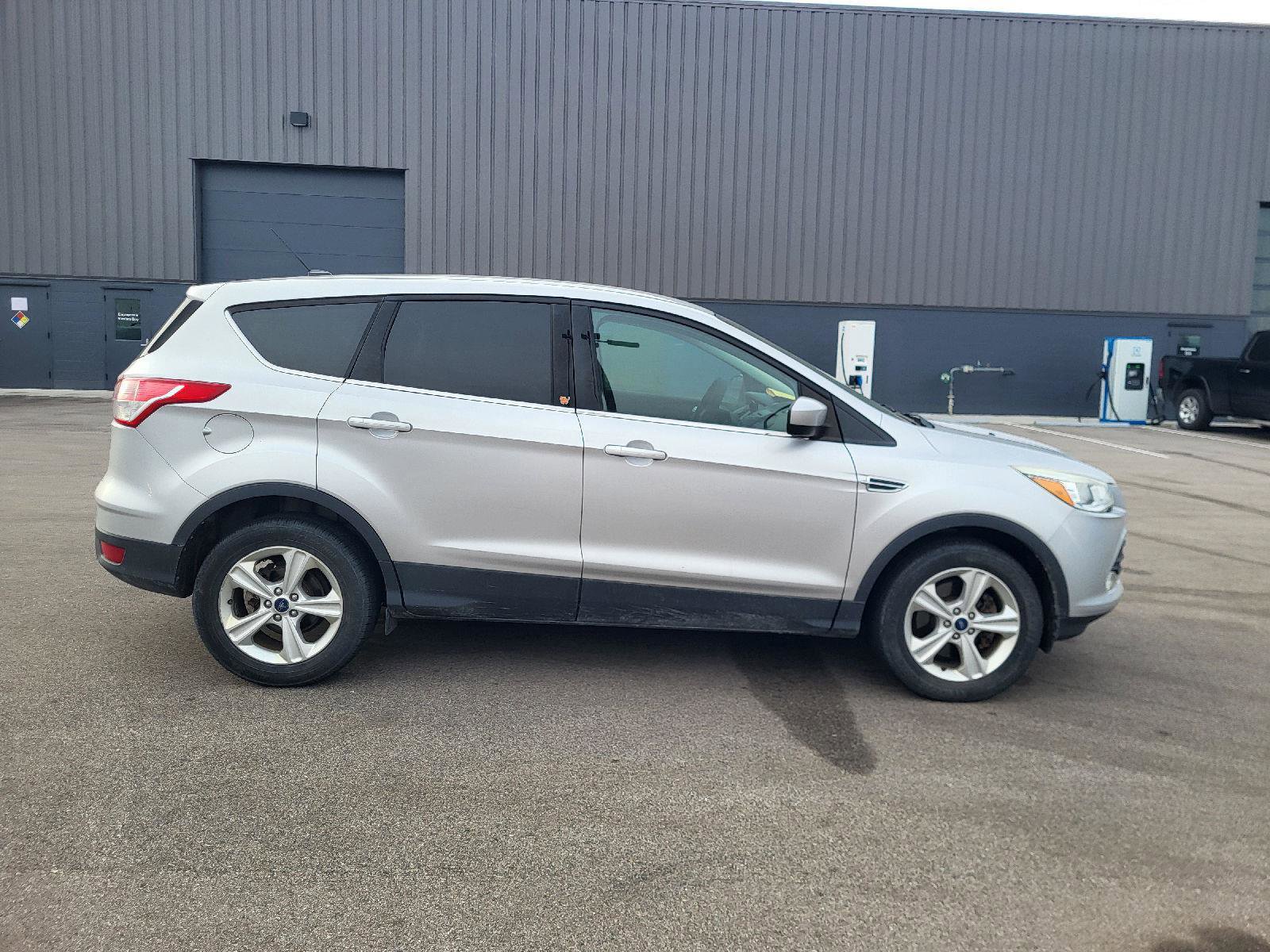 Used 2016 Ford Escape SE w/ SE Cold Weather Package image 2