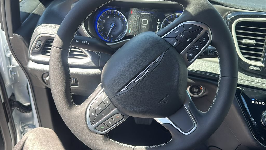 New 2027 Chrysler Pacifica Select AWD/4WD image 12